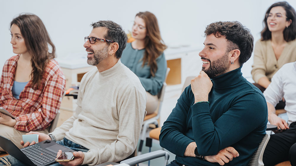 Billede til den relaterede nyhed AMR: Det er både obligatorisk og nødvendigt at tage på uddannelse