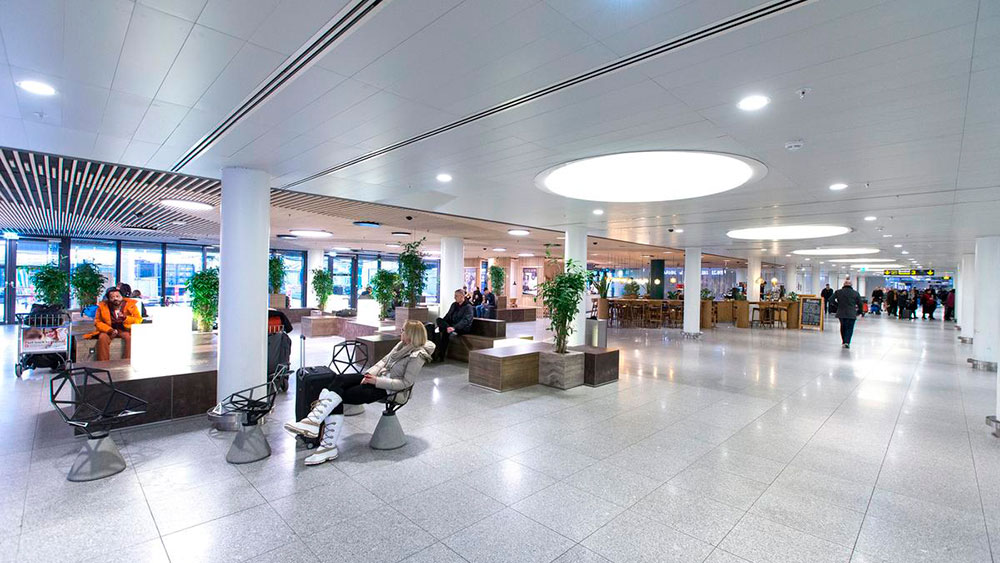 Billede til den relaterede nyhed Corona har fjernet 3 ud af 4 passagerer i lufthavnene